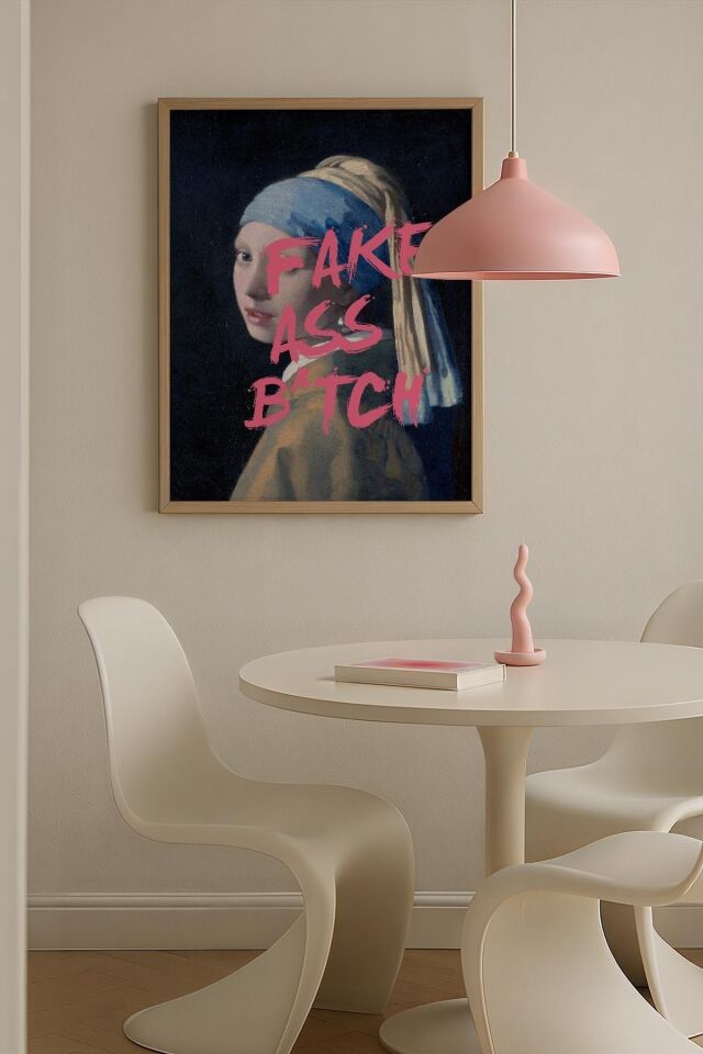 DOĞAL AHŞAP - Girl with Graffiti Mavi Pembe Trendy Maksimalist Sanatı Ahşap Çerçeveli Duvar Tablosu