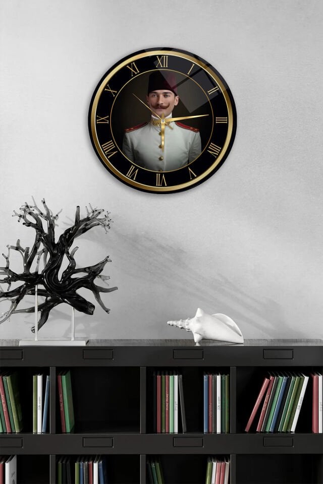KIRILMAZ CAM DUVAR SAATİ, HEM TABLO HEM SAAT OSMANLI SUBAY PORTRESİ KLASİK SİYAH ALTIN ÇERÇEVE TASARIM EV OFİS HEDİYESİ