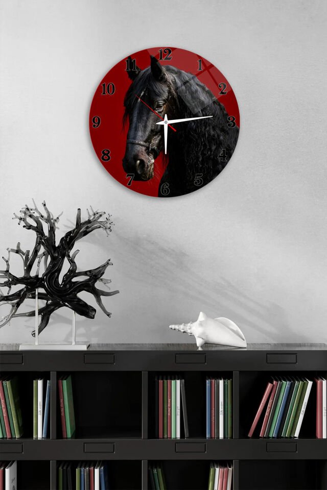 KIRILMAZ CAM DUVAR SAATİ, HEM TABLO HEM SAAT KIRMIZI ZEMİN SİYAH AT PORTRE TASARIMI EV OFİS HEDİYESİ
