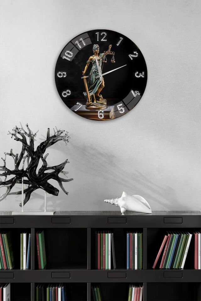 KIRILMAZ CAM DUVAR SAATİ, HEM TABLO HEM SAAT THEMİS ADALET HEYKELİ SİYAH ZEMİN EV OFİS HEDİYESİ