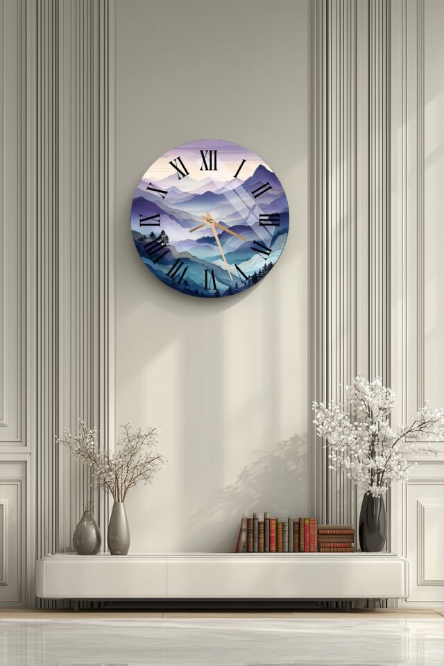 KIRILMAZ CAM DUVAR SAATİ, HEM TABLO HEM SAAT MOR TONLARDA DAĞ MANZARALI ROMEN RAKAMLI EV OFİS HEDİYESİ