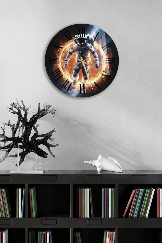 KIRILMAZ CAM DUVAR SAATİ, HEM TABLO HEM SAAT ASTRONOT VE ALEV HALKASI UZAY TEMALI EV OFİS HEDİYESİ