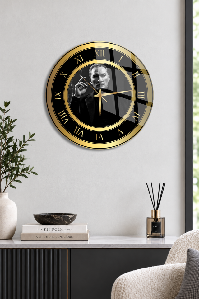 YUVARLAK KIRILMAZ CAM DUVAR SAATİ, HEM TABLO HEM SAAT ATATÜRK PORTRE ALTIN ÇERÇEVELİ EV OFİS HEDİYESİ