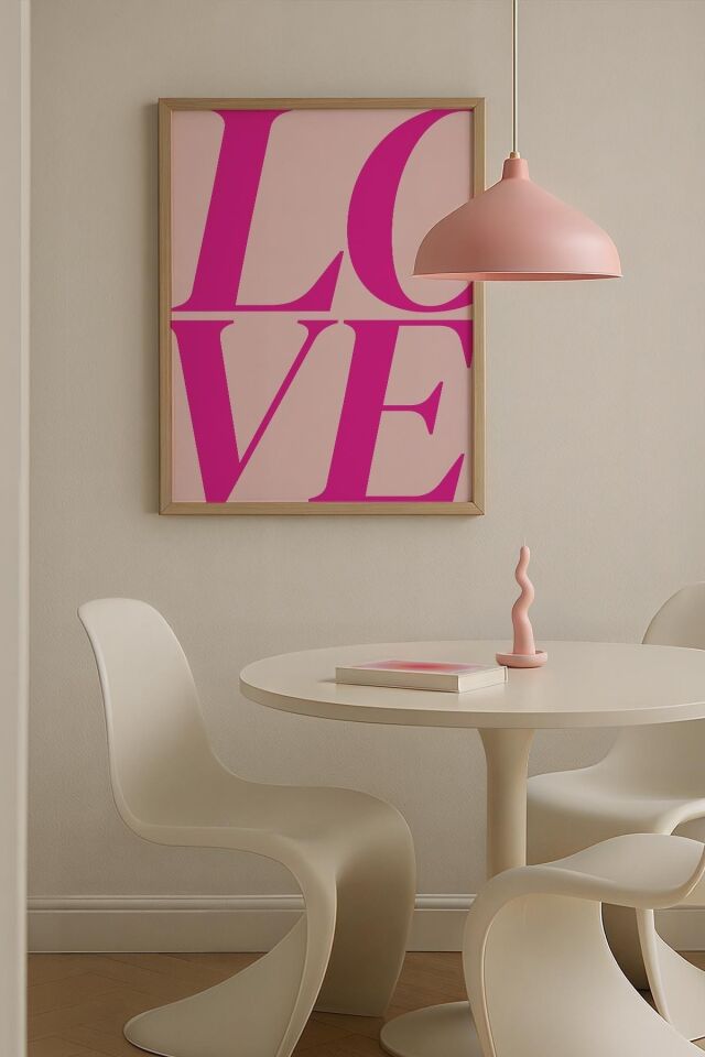 DOĞAL AHŞAP - Love Tipografi Pembe Maksimalist Sanatı Ahşap Çerçeveli Duvar Tablosu