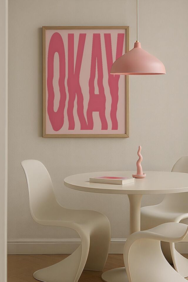 DOĞAL AHŞAP - Tipografi Temalı Pembe Maksimalist Sanatı Ahşap Çerçeveli Duvar Tablosu